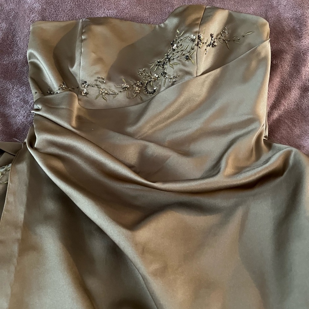Chic Olive Strapless Dress with Floral Embroidery